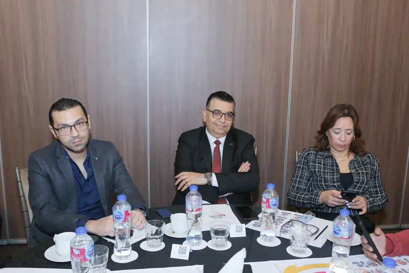 Hoteliers at the round tables during a session