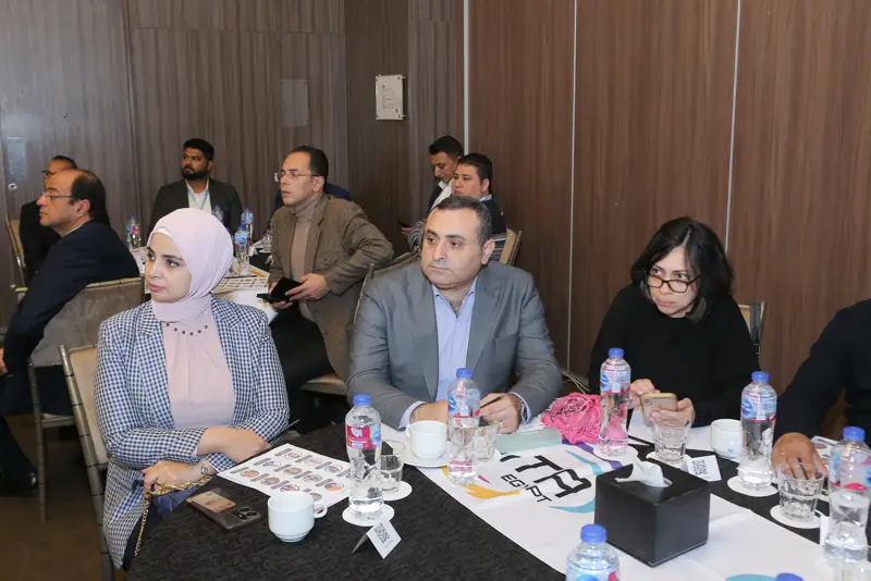 Hoteliers at the round tables during a session
